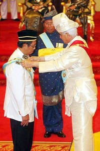 Nizar, masa terima Darjah Seri Paduka Mahkota Perak (SPMP) bergelar Datuk Seri